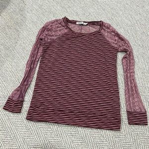 Chloe K lace sleeve shirt